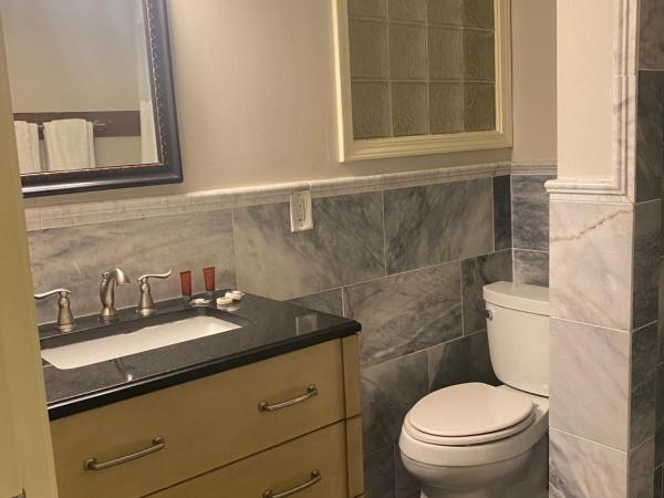 Balcony Guest House : photo 10 de la chambre suite avec terrasse