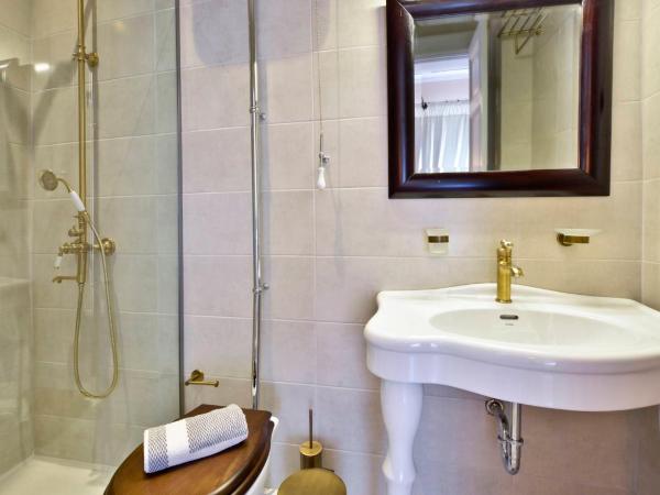 History House : photo 9 de la chambre chambre double deluxe avec douche
