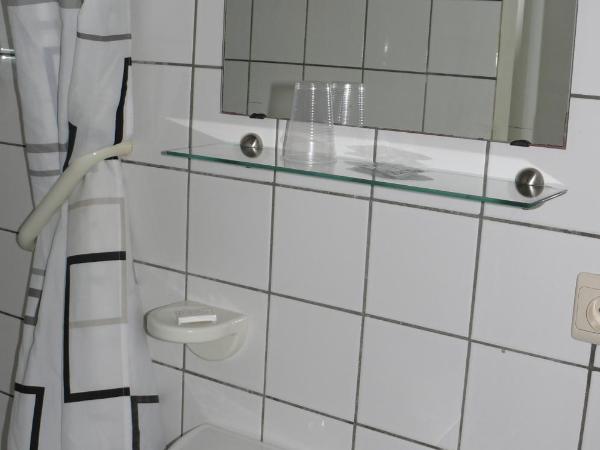 Hôtel Les Acteurs : photo 2 de la chambre chambre simple