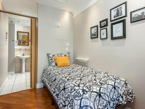 Samesun Montreal Hotel & Hostel : photo 3 de la chambre chambre simple avec salle de bains