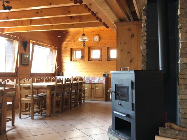 Central Hostel Chatel : photo 5 de la chambre chambre lits jumeaux/double avec salle de bains privative