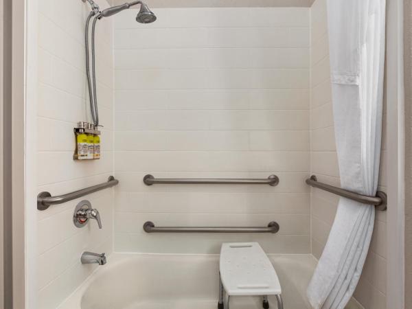 Holiday Inn Express Hotel & Suites San Antonio NW-Medical Area, an IHG Hotel : photo 5 de la chambre queen suite with two queen beds and mobility accessible tub - non-smoking