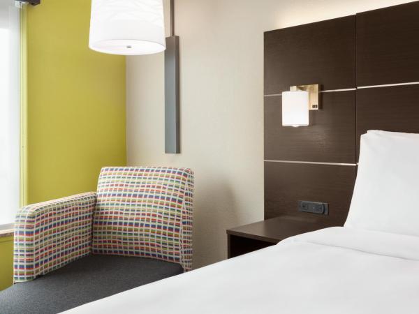 Holiday Inn Express Hotel & Suites San Antonio NW-Medical Area, an IHG Hotel : photo 4 de la chambre suite 1 chambre lit king-size