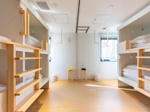 plat hostel keikyu sapporo ichiba : photo 1 de la chambre chambre familiale avec salle de bains commune