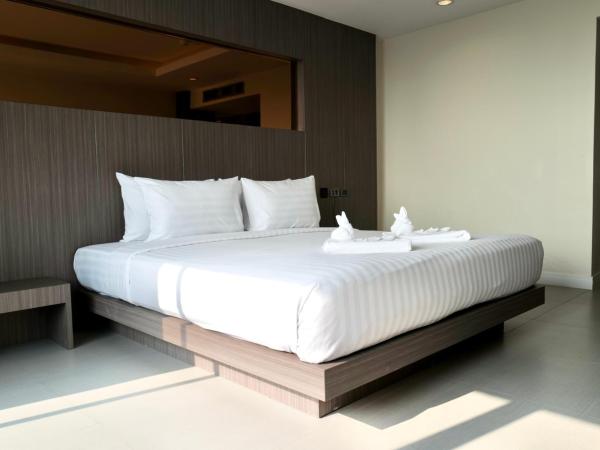 Hermann Hotel Pattaya - SHA Extra Plus : photo 2 de la chambre chambre lit king-size - vue sur mer