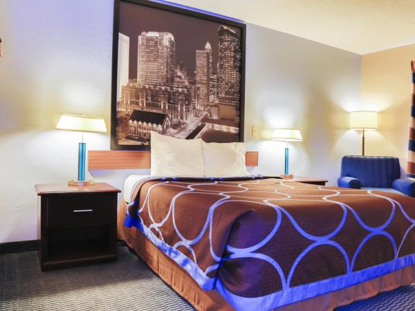 Super 8 by Wyndham Charlotte University : photo 2 de la chambre chambre lit queen-size accessible aux personnes à mobilité réduite - non-fumeurs