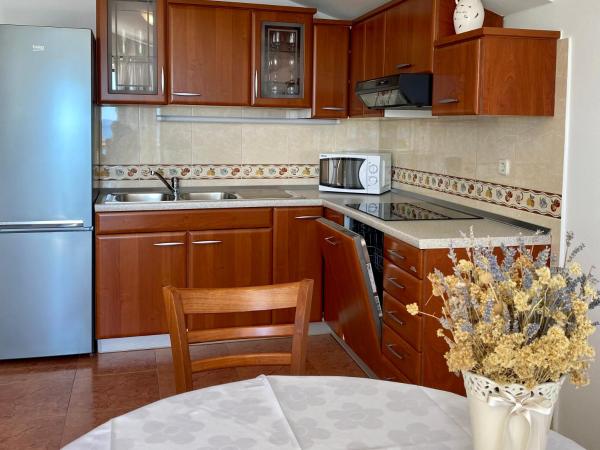 Villa Adria : photo 5 de la chambre three-bedroom apartment with terrace and sea view (5 adults)