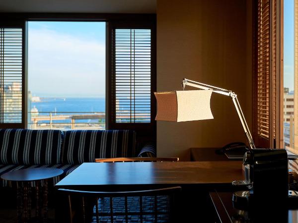 ORIENTAL HOTEL : photo 5 de la chambre deluxe king corner room - harbour side with complimentary minibar