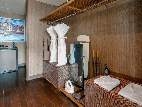 ORIENTAL HOTEL : photo 9 de la chambre king junior suite on higher floor with complimentary minibar