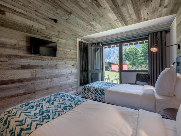 Chalet Hôtel Le Prieuré & Spa : photo 6 de la chambre chambre double ou lits jumeaux avec vue sur le mont blanc