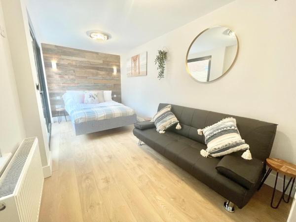Coastline Retreats - Cloud9 Newly Renovated, Beautiful Ensuite Rooms Near Seafront in Town Centre, Netflix, SuperFast WiFi, Communal Kitchen : photo 2 de la chambre appartement 2 chambres
