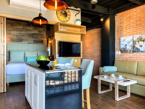 Pinnacle Resorts 179 - Adults Only : photo 1 de la chambre suite - vue sur mer