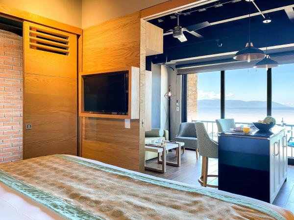 Pinnacle Resorts 179 - Adults Only : photo 2 de la chambre suite - vue sur mer
