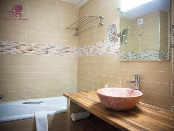 Hotel Les Grenadines : photo 2 de la chambre chambre lit king-size