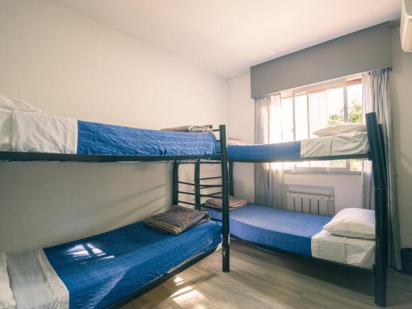 Chill Inn Hostel : photo 1 de la chambre chambre quadruple avec salle de bains commune