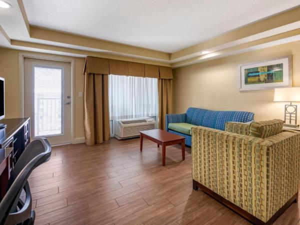 Holiday Inn Resort Orlando - Lake Buena Vista, an IHG Hotel : photo 5 de la chambre suite 1 chambre avec 2 lits queen-size et balcon - vue sur piscine