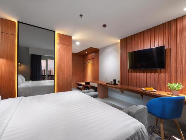 Aston Inn Jemursari : photo 2 de la chambre chambre de luxe premier