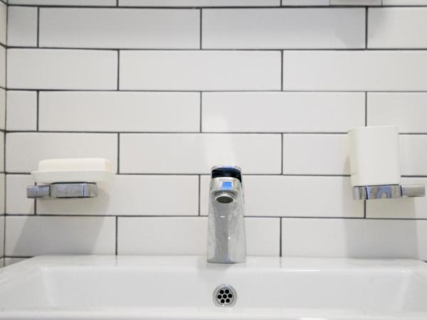 That House Hongdae : photo 3 de la chambre chambre lits jumeaux avec salle de bains commune