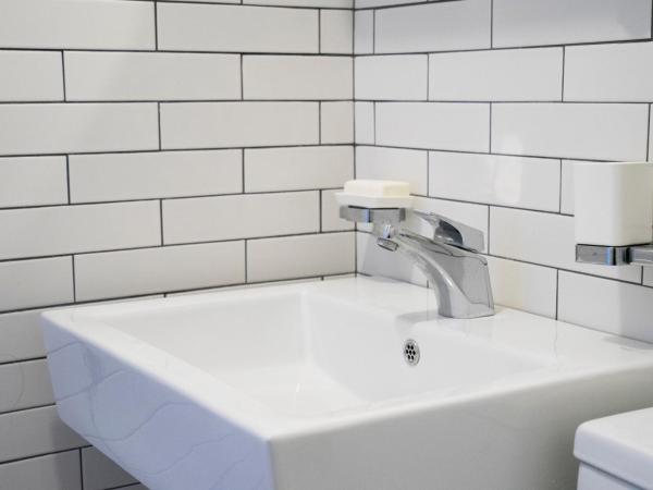 That House Hongdae : photo 4 de la chambre chambre lits jumeaux avec salle de bains commune