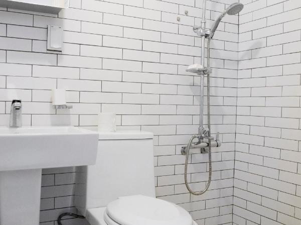 That House Hongdae : photo 7 de la chambre chambre lits jumeaux avec salle de bains commune