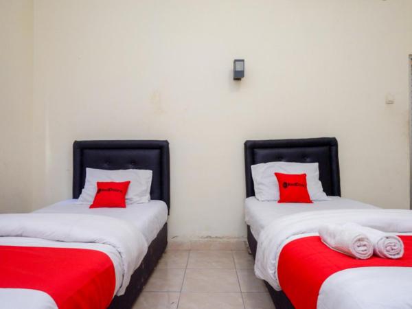 RedDoorz At Hotel Sartika Yogyakarta : photo 6 de la chambre chambre lits jumeaux