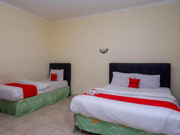 RedDoorz At Hotel Sartika Yogyakarta : photo 2 de la chambre chambre familiale