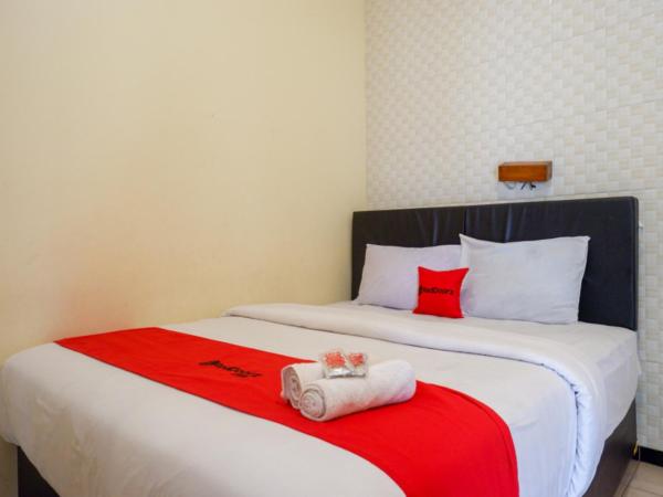 RedDoorz At Hotel Sartika Yogyakarta : photo 2 de la chambre chambre deluxe