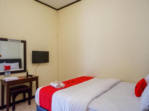 RedDoorz At Hotel Sartika Yogyakarta : photo 5 de la chambre chambre deluxe