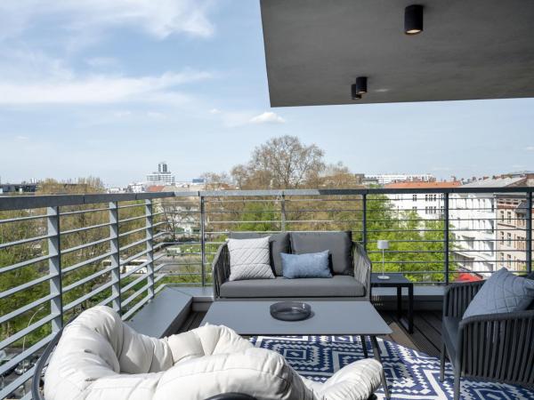 June Six Hotel Berlin City West : photo 2 de la chambre studio avec terrasse