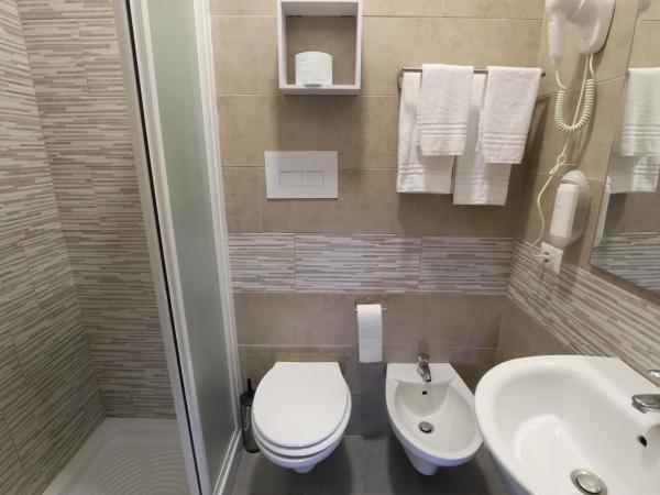 Albergo Leonardo Da Vinci : photo 3 de la chambre chambre triple