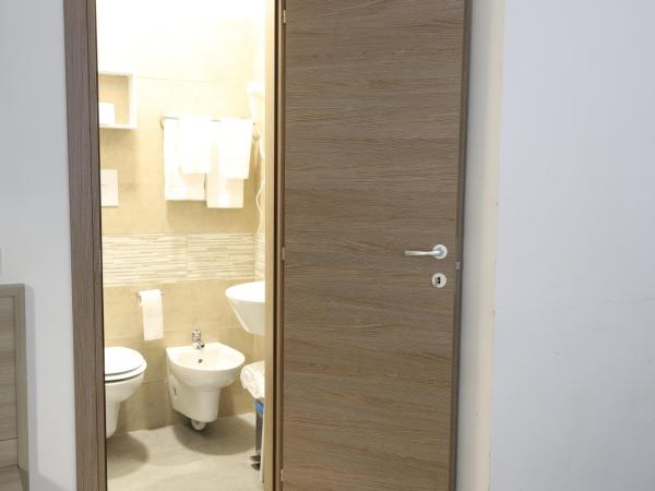 Albergo Leonardo Da Vinci : photo 4 de la chambre chambre triple