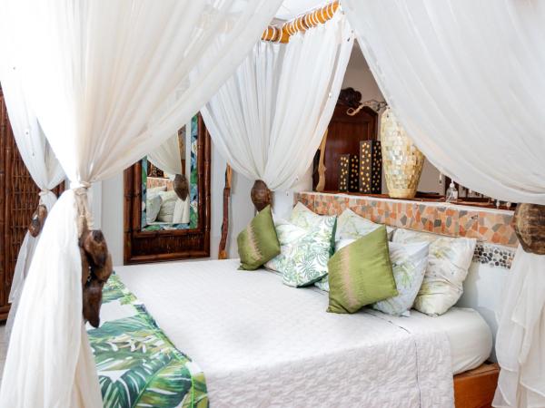 Monyoli Hotel & Boutique : photo 4 de la chambre suite lit king-size avec baignoire spa