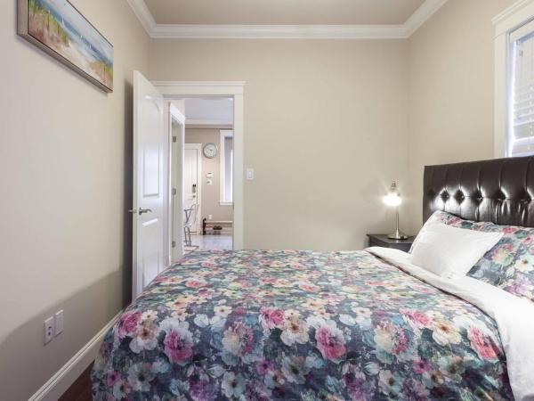 Rare Find Exquisitely New Quiet & Safe Skytrain Home : photo 8 de la chambre suite lit queen-size