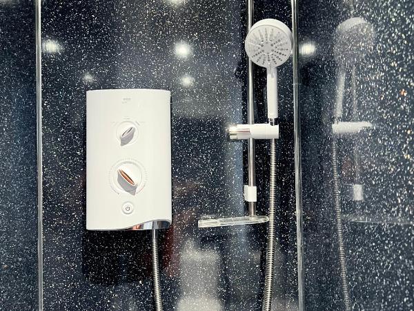 Roost Hill Guest House - Free Parking : photo 7 de la chambre chambre double avec salle de bains privative