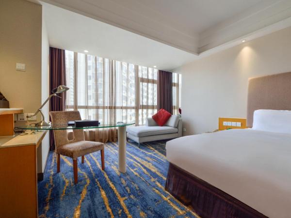 Bayshore Hotel Dalian : photo 4 de la chambre chambre lits jumeaux - vue sur ville