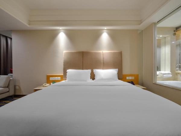 Bayshore Hotel Dalian : photo 1 de la chambre chambre lits jumeaux - vue sur ville