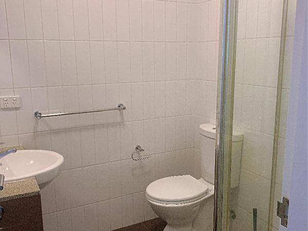 CarricHouse : photo 1 de la chambre chambre simple avec salle de bains 