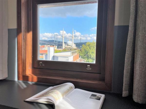 Nevv Bosphorus Hotel & Suites : photo 2 de la chambre chambre lit queen-size - vue sur mer