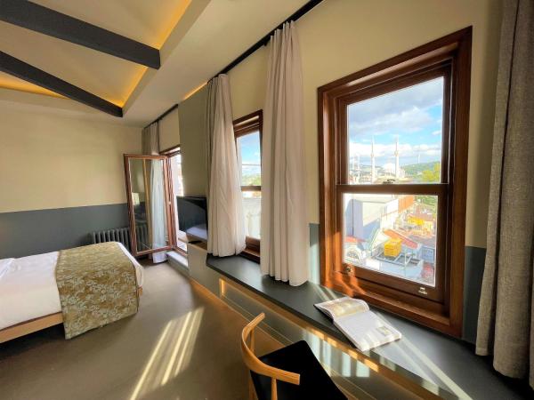 Nevv Bosphorus Hotel & Suites : photo 1 de la chambre chambre lit queen-size - vue sur mer