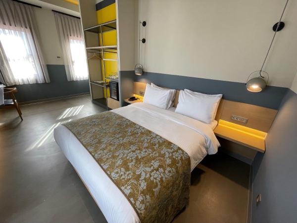 Nevv Bosphorus Hotel & Suites : photo 8 de la chambre chambre lit queen-size - vue sur mer