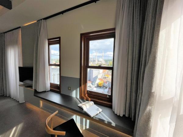 Nevv Bosphorus Hotel & Suites : photo 9 de la chambre chambre lit queen-size - vue sur mer