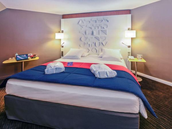 Mercure Rennes Centre Parlement : photo 3 de la chambre superior suite with one king bed and convert ible sofa