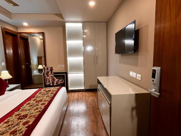 IP Royal Hotel - Couple Friendly Near Yamuna Sports Complex, Karkardooma New Delhi : photo 5 de la chambre chambre double deluxe