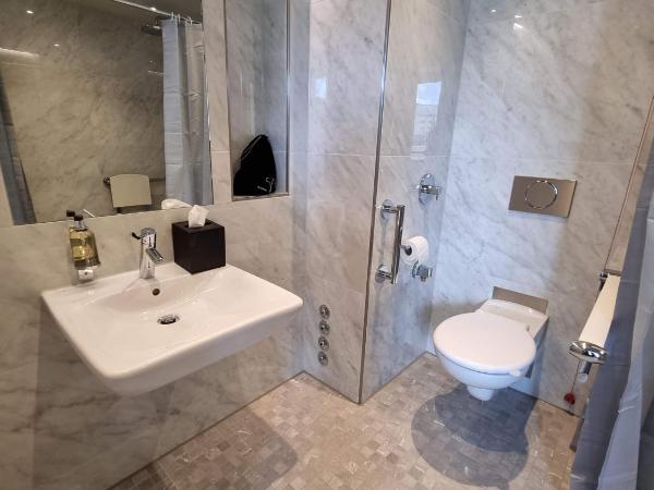 Fourty Three Luxury Serviced Apartments : photo 2 de la chambre chambre lits jumeaux pour personnes à mobilité réduite