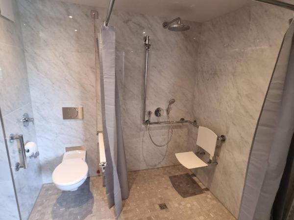 Fourty Three Luxury Serviced Apartments : photo 3 de la chambre chambre lits jumeaux pour personnes à mobilité réduite