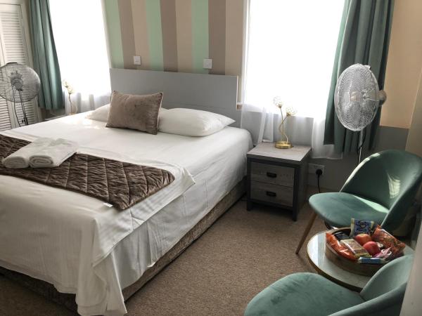 Brighton Surf Guest House : photo 2 de la chambre grande chambre double lit super king-size