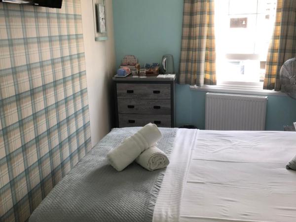 Brighton Surf Guest House : photo 3 de la chambre chambre lit king-size double - bleu-vert pâle & crème
