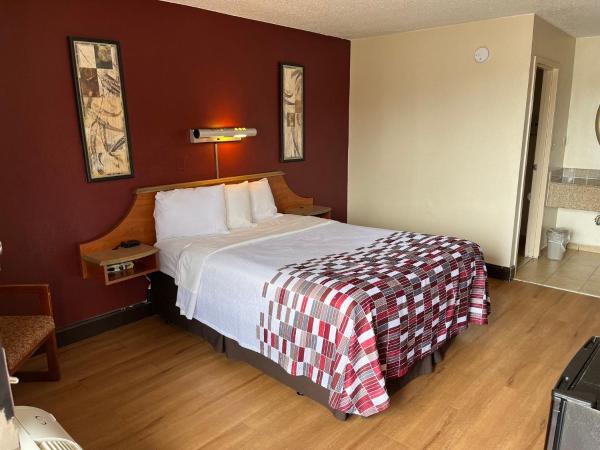 Red Roof Inn Virginia Beach-Norfolk Airport : photo 1 de la chambre chambre lit queen-size de luxe - non-fumeurs