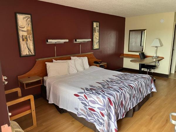 Red Roof Inn Virginia Beach-Norfolk Airport : photo 1 de la chambre chambre lit king-size supérieure - non-fumeurs