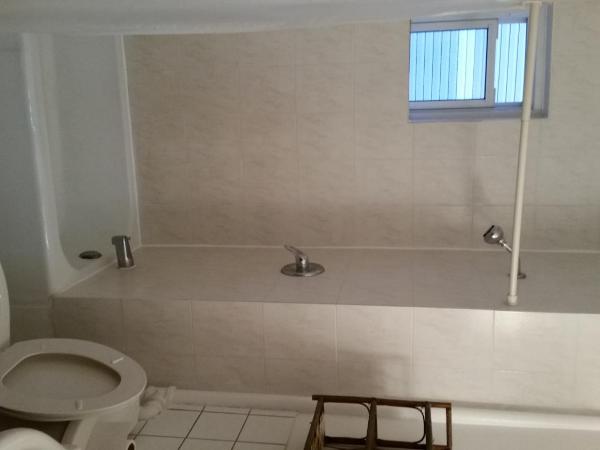 A Voyageur's Guest House : photo 6 de la chambre chambre double avec salle de bains privative